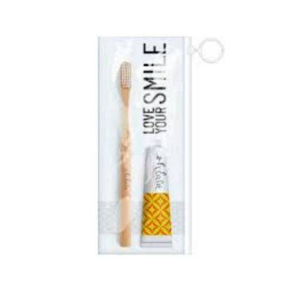 صورة اولالا مجموعة ميني للسفر بالقرفة والنعناع 15 مل + فرشاة أسنان صغيرة من الخيزران